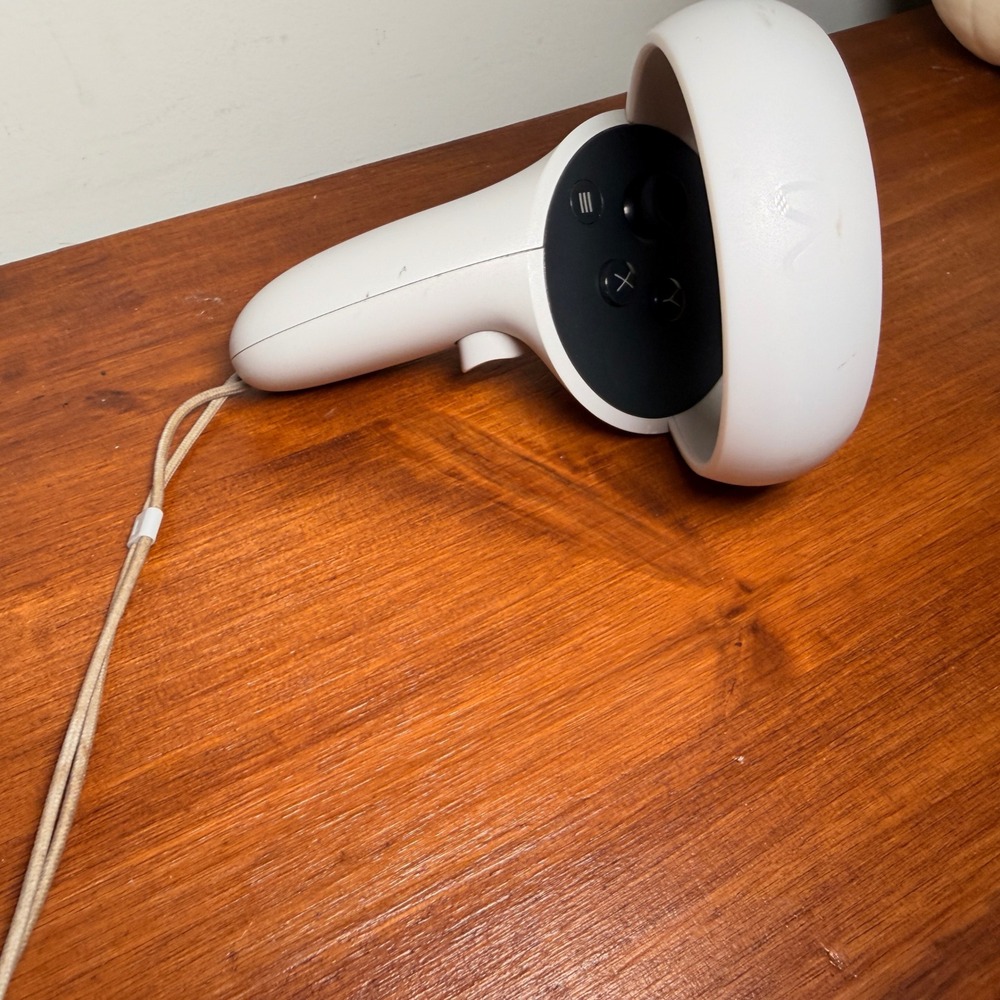 Meta Quest 2 Left Hand VR Controller LX39EM Oculus Replacement White Accessory